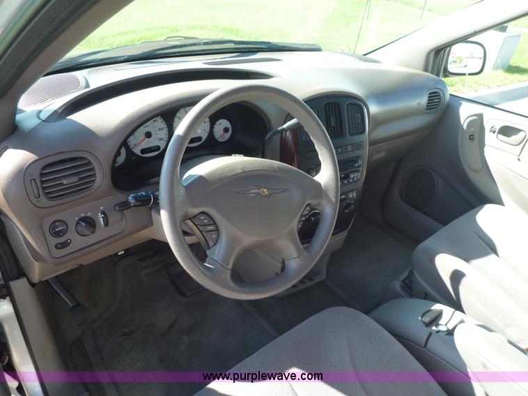 image for item 5612 2002 Chrysler Town & Country EX mini van