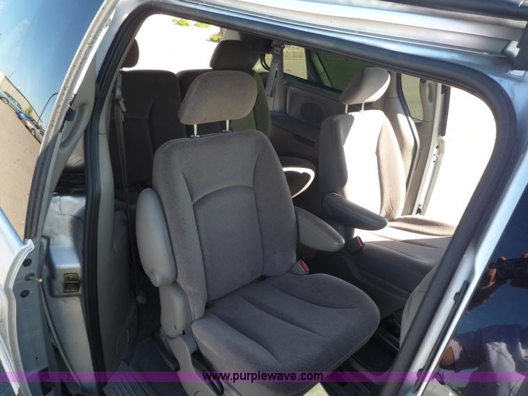 image for item 5612 2002 Chrysler Town & Country EX mini van