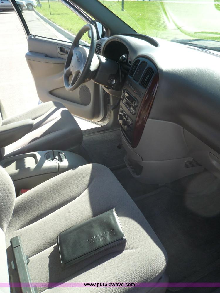 image for item 5612 2002 Chrysler Town & Country EX mini van