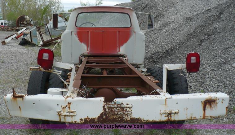 image for item 5869 1963 Ford F600 truck cab and chassis