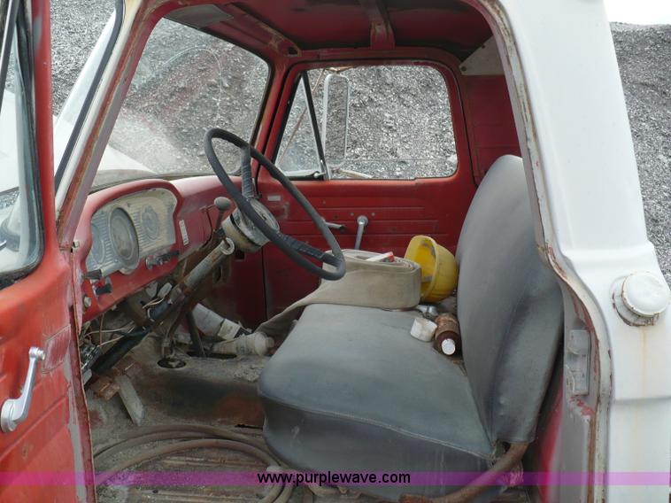 image for item 5869 1963 Ford F600 truck cab and chassis