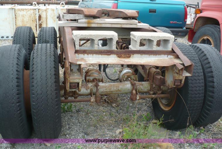 image for item 5872 Tandem axle dolly