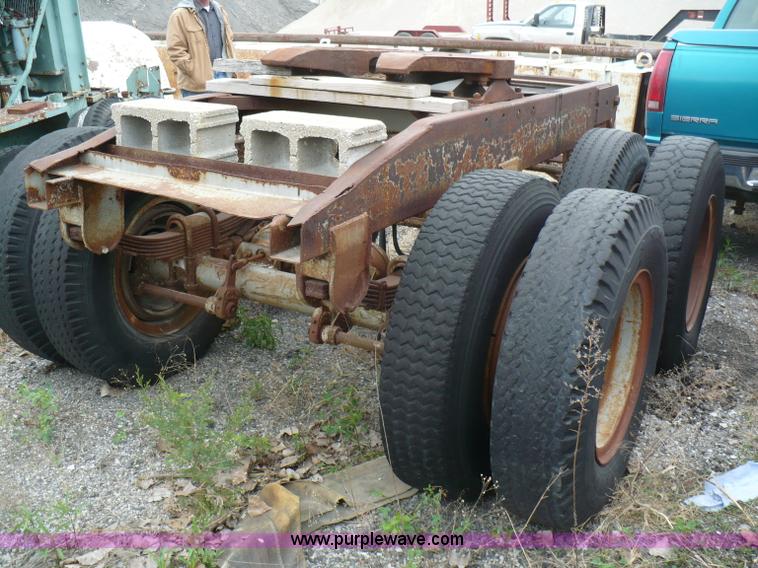 image for item 5872 Tandem axle dolly