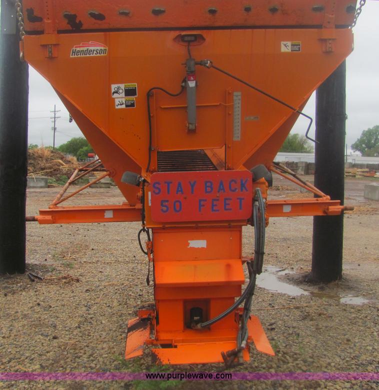Henderson spreader in Augusta, KS Item 6928 sold Purple Wave