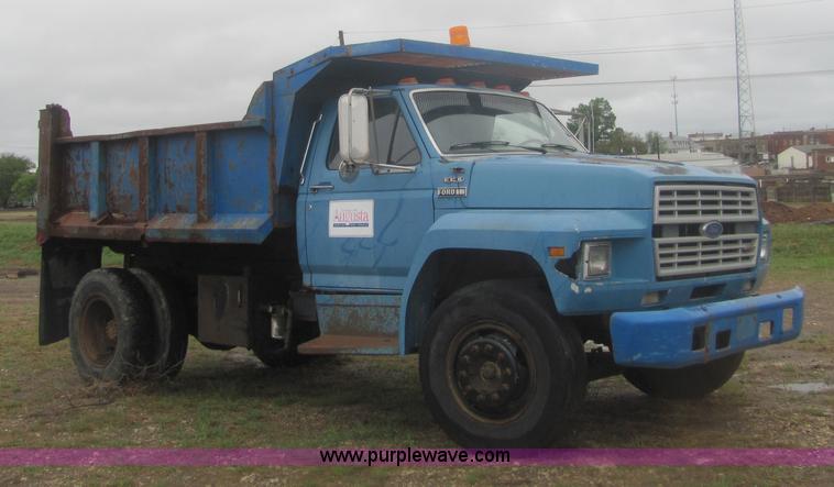 image for item 6929 1985 Ford F700 dump truck