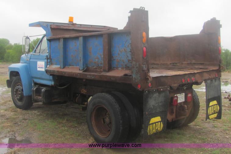 image for item 6929 1985 Ford F700 dump truck