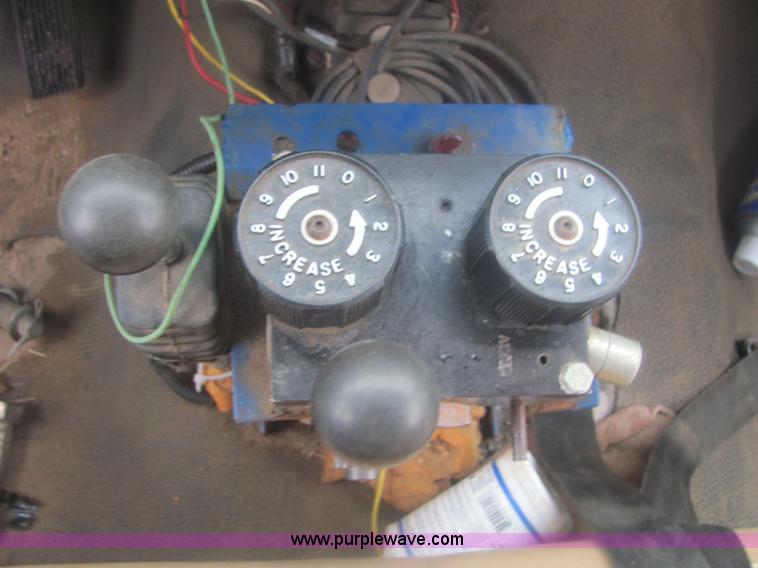 image for item 6929 1985 Ford F700 dump truck