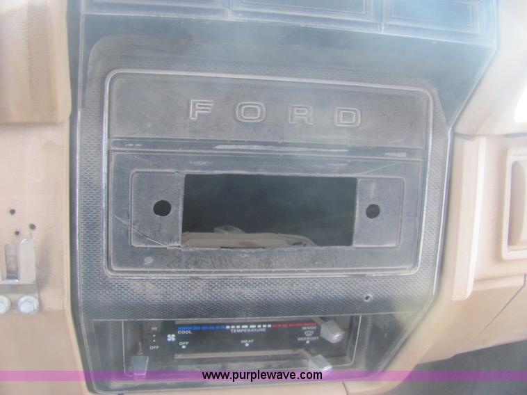 image for item 6929 1985 Ford F700 dump truck