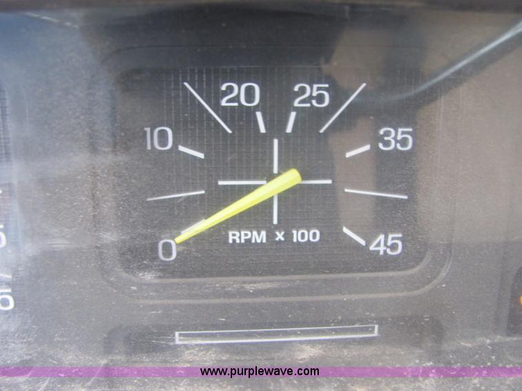 image for item 6929 1985 Ford F700 dump truck