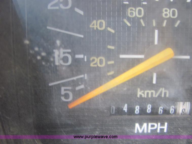 image for item 6929 1985 Ford F700 dump truck