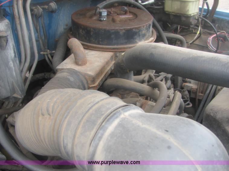 image for item 6929 1985 Ford F700 dump truck