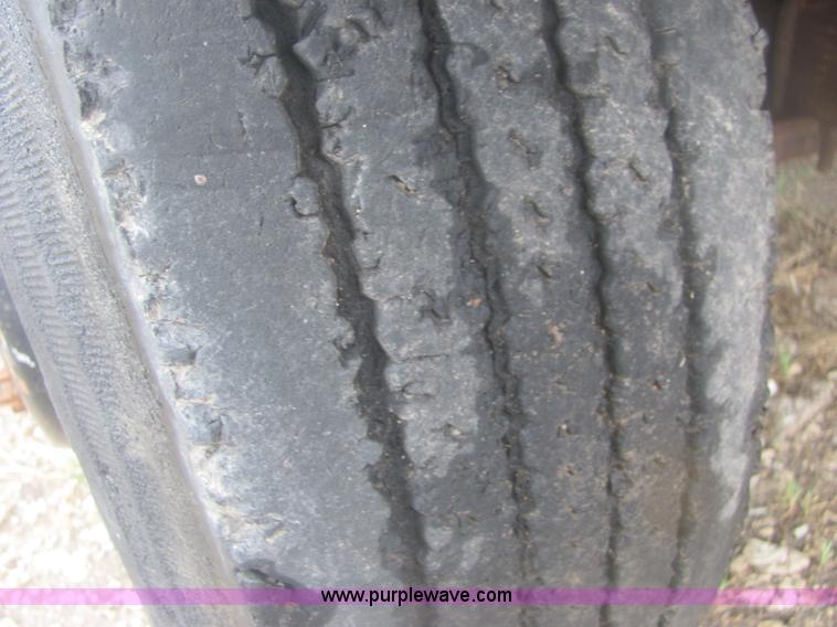 image for item 6929 1985 Ford F700 dump truck