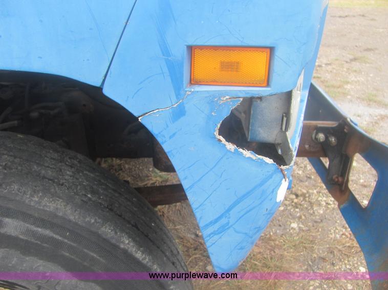 image for item 6929 1985 Ford F700 dump truck