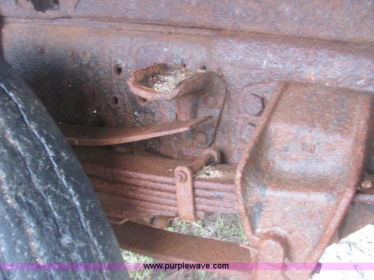 image for item 6929 1985 Ford F700 dump truck