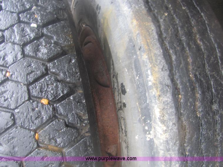 image for item 6929 1985 Ford F700 dump truck