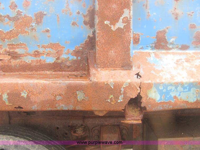 image for item 6929 1985 Ford F700 dump truck