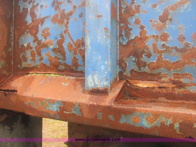 image for item 6929 1985 Ford F700 dump truck