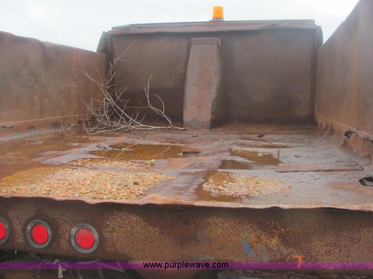 image for item 6929 1985 Ford F700 dump truck