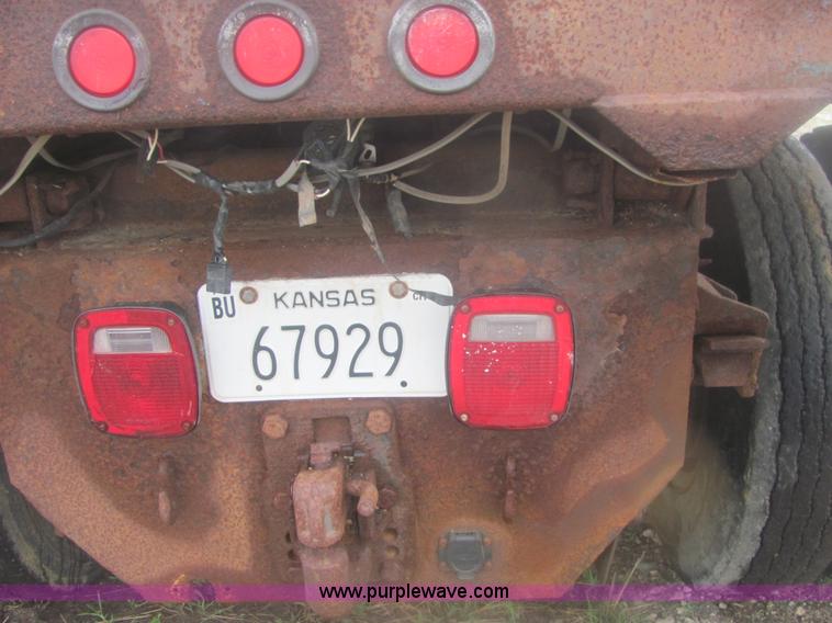 image for item 6929 1985 Ford F700 dump truck