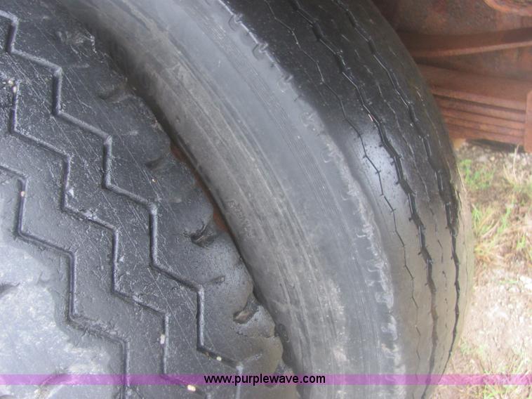 image for item 6929 1985 Ford F700 dump truck