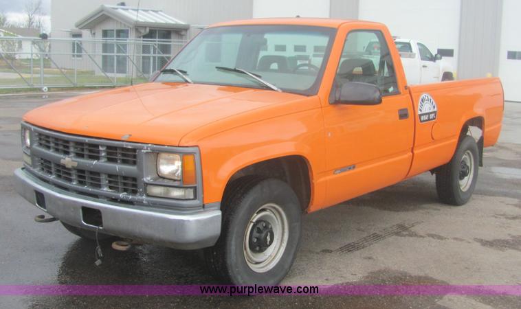 image for item 6932 1997 Chevrolet C2500 Cheyenne pickup truck