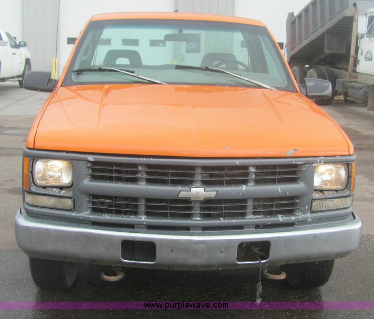 image for item 6932 1997 Chevrolet C2500 Cheyenne pickup truck