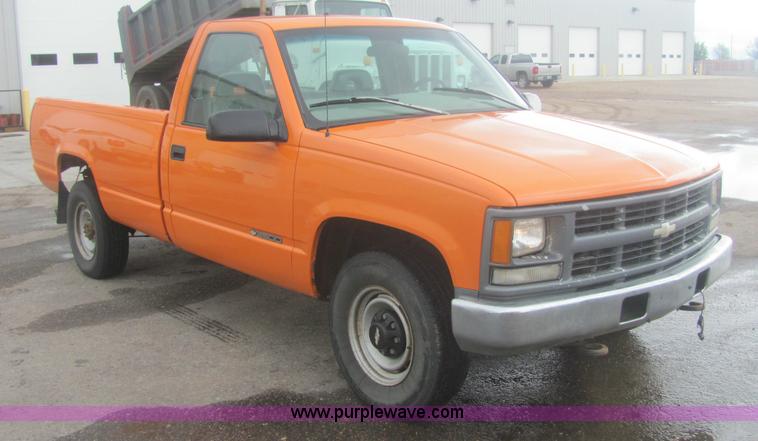 image for item 6932 1997 Chevrolet C2500 Cheyenne pickup truck