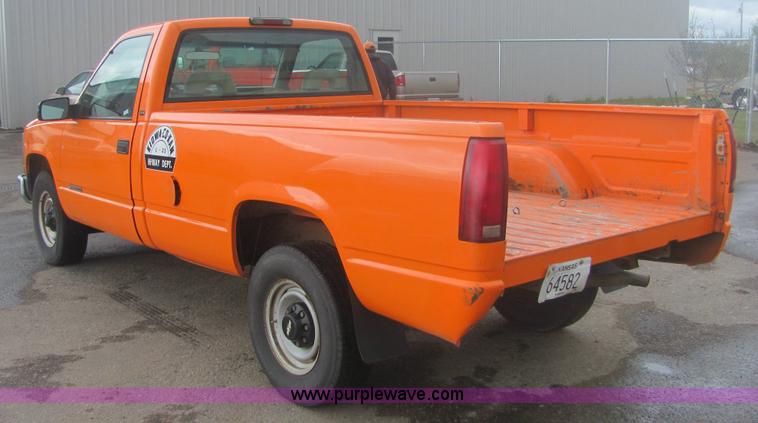 image for item 6932 1997 Chevrolet C2500 Cheyenne pickup truck