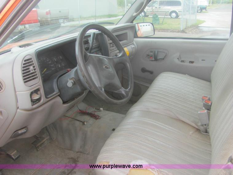 image for item 6932 1997 Chevrolet C2500 Cheyenne pickup truck