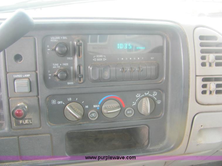 image for item 6932 1997 Chevrolet C2500 Cheyenne pickup truck