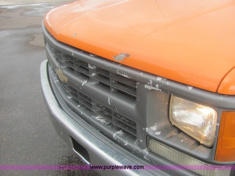image for item 6932 1997 Chevrolet C2500 Cheyenne pickup truck