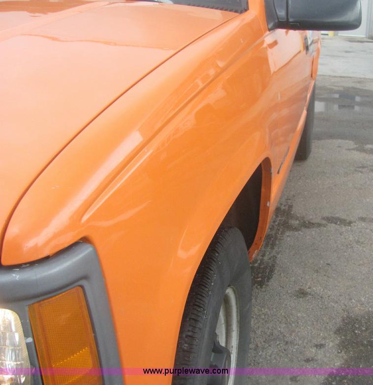 image for item 6932 1997 Chevrolet C2500 Cheyenne pickup truck