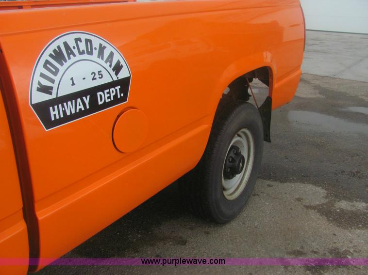 image for item 6932 1997 Chevrolet C2500 Cheyenne pickup truck