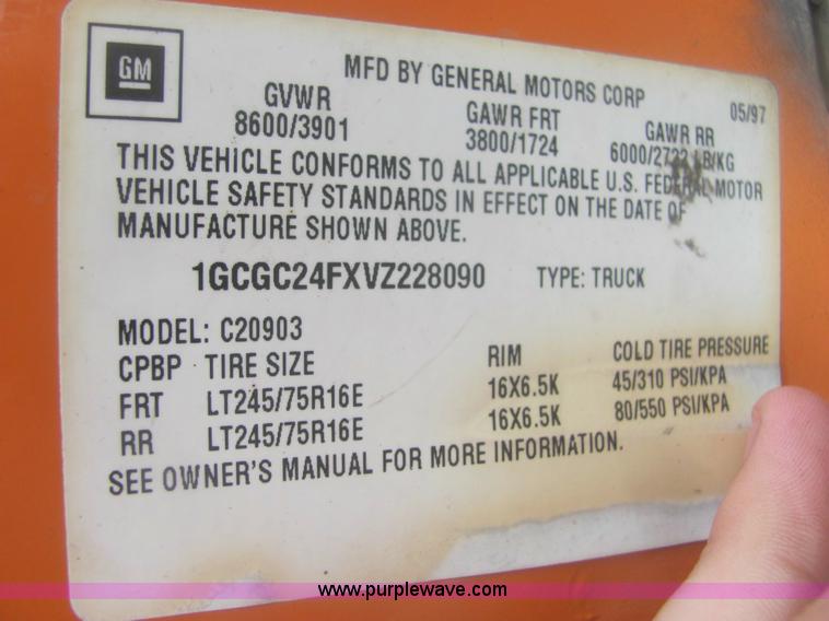 image for item 6932 1997 Chevrolet C2500 Cheyenne pickup truck