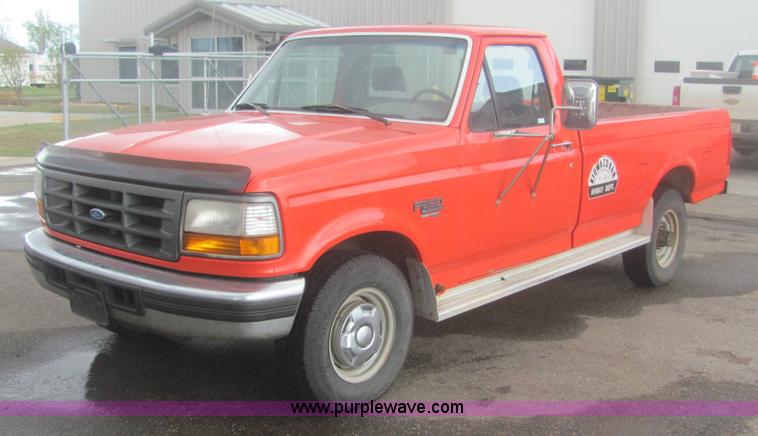 image for item 6933 1995 Ford F250 XL pickup truck