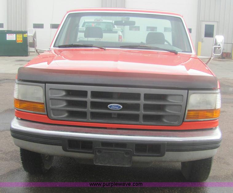 image for item 6933 1995 Ford F250 XL pickup truck