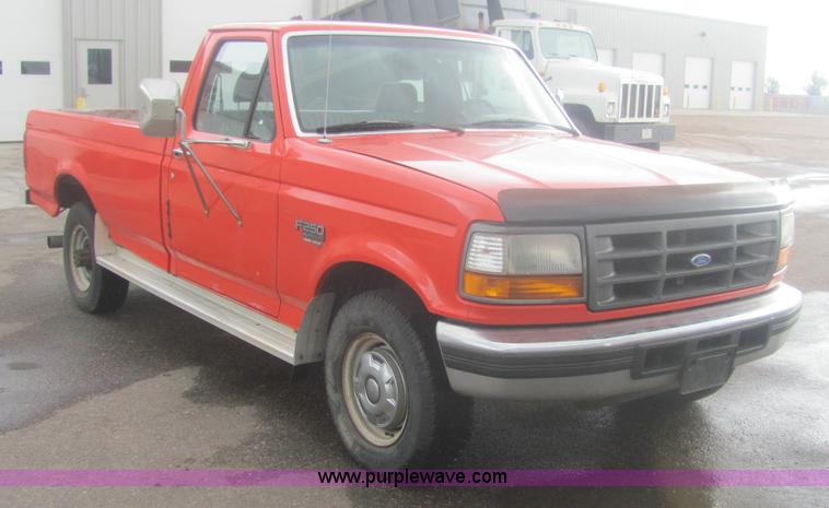 image for item 6933 1995 Ford F250 XL pickup truck