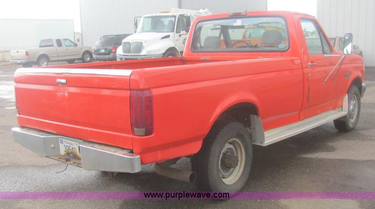 image for item 6933 1995 Ford F250 XL pickup truck
