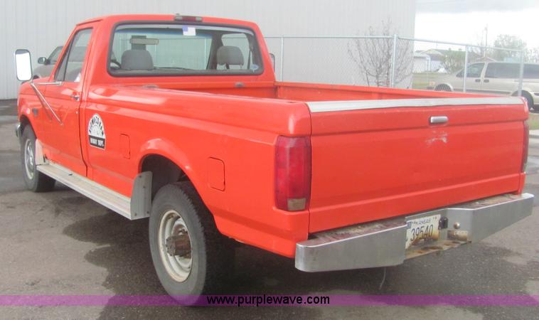 image for item 6933 1995 Ford F250 XL pickup truck