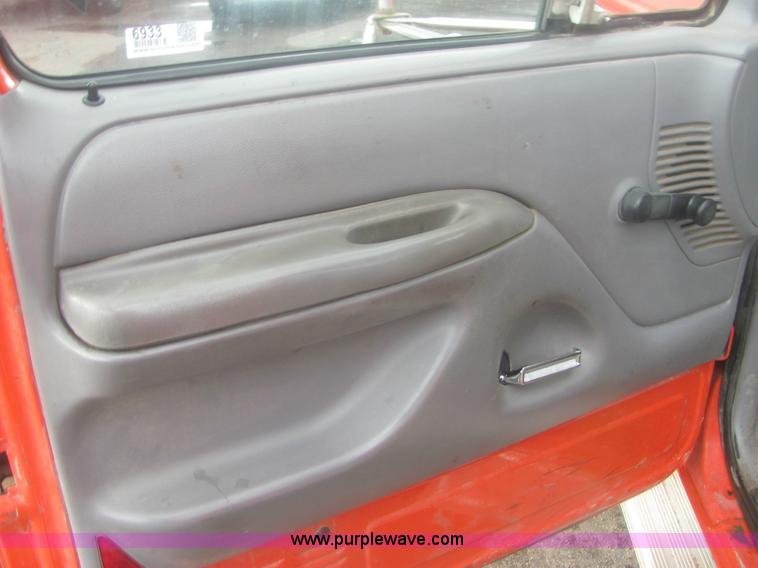 image for item 6933 1995 Ford F250 XL pickup truck