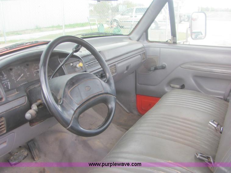 image for item 6933 1995 Ford F250 XL pickup truck