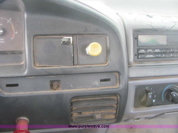 image for item 6933 1995 Ford F250 XL pickup truck