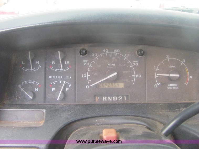 image for item 6933 1995 Ford F250 XL pickup truck