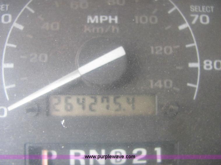 image for item 6933 1995 Ford F250 XL pickup truck