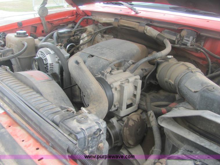 image for item 6933 1995 Ford F250 XL pickup truck