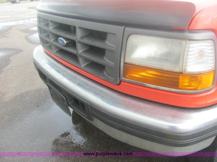 image for item 6933 1995 Ford F250 XL pickup truck