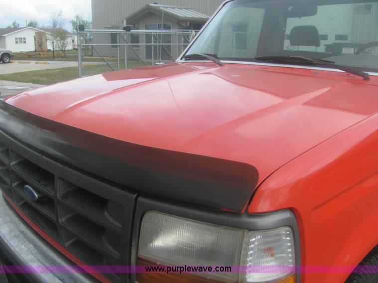 image for item 6933 1995 Ford F250 XL pickup truck