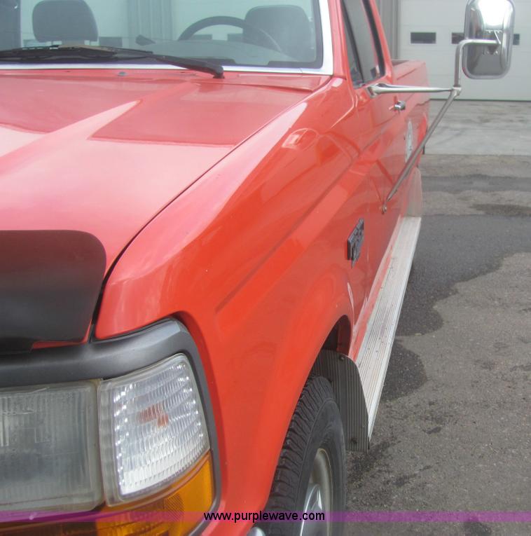 image for item 6933 1995 Ford F250 XL pickup truck