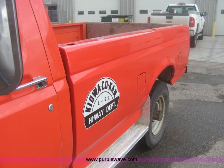 image for item 6933 1995 Ford F250 XL pickup truck