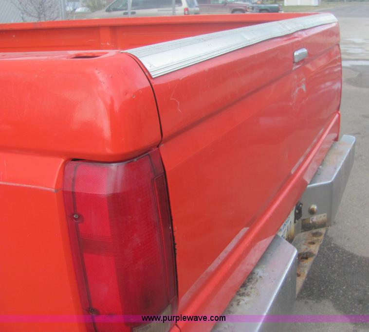 image for item 6933 1995 Ford F250 XL pickup truck